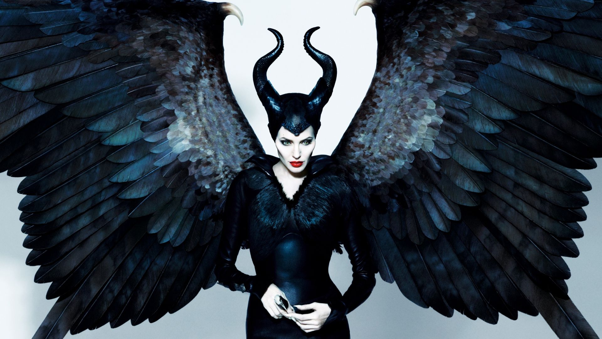 Wallpaper Angelina Jolie in maleficent 2014 movie