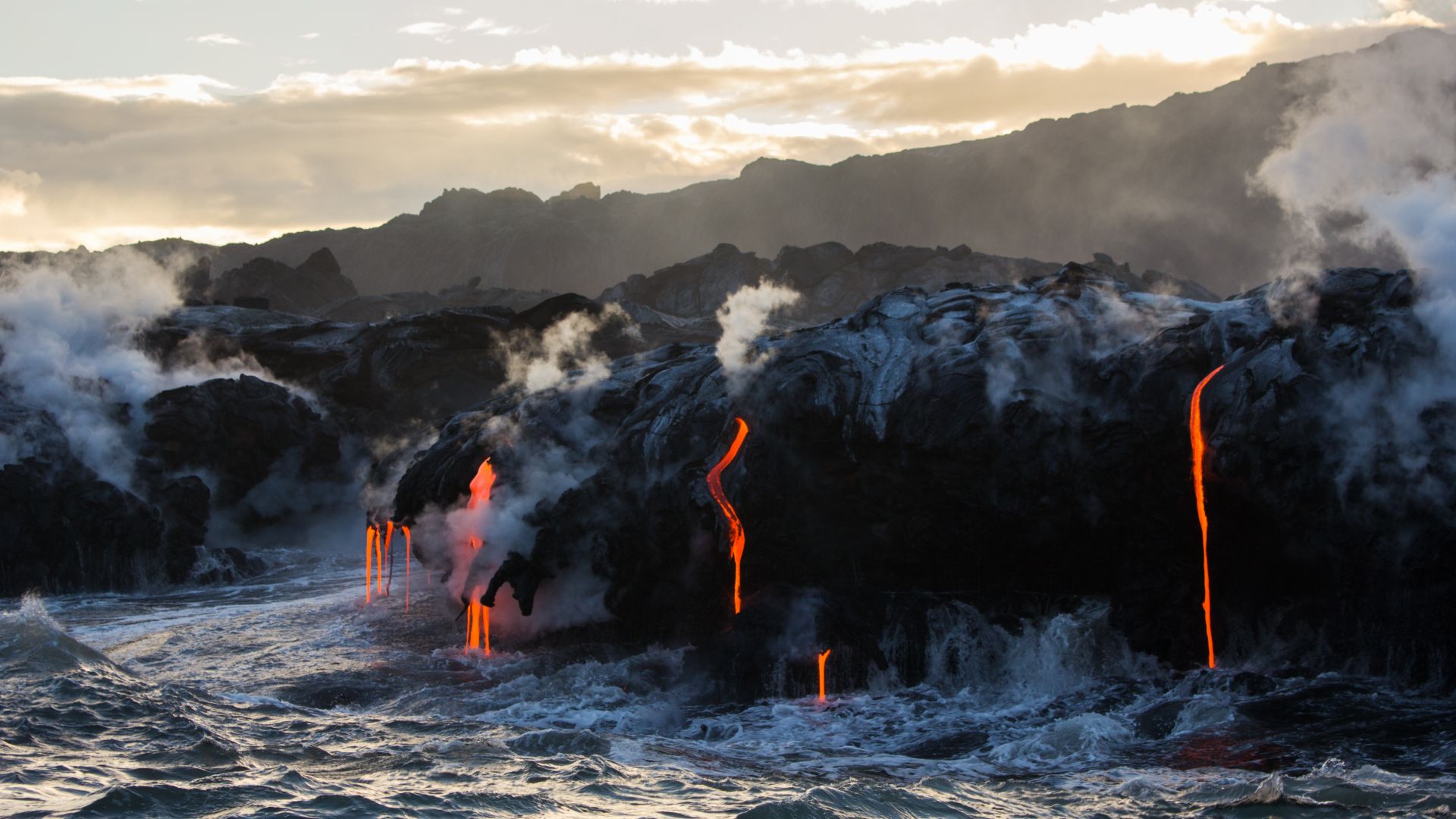 Wallpaper Earth, air, fire, and water at kilauea volcano, hawaii
