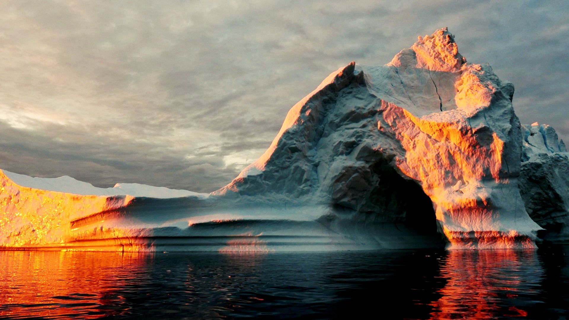 Wallpaper Iceberg, the ocean, golden sunlight
