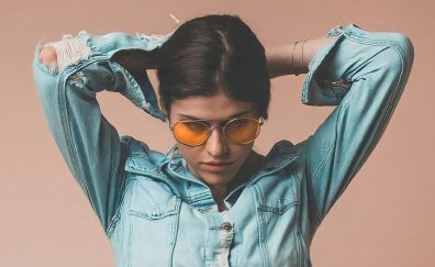 Alexandra Daddario, 2020, yellow goggles