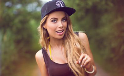Girl model, blonde, outdoor, baseball cap