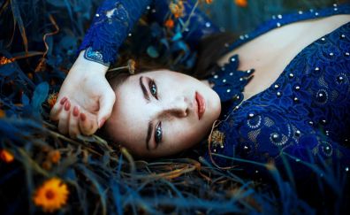 Blue eye, woman, lying down