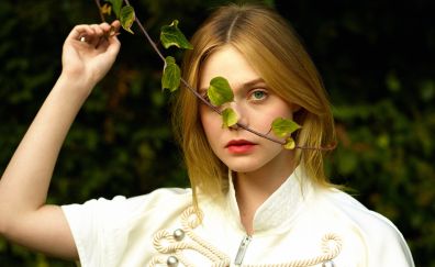 Blonde, celebrity, Elle Fanning in garden