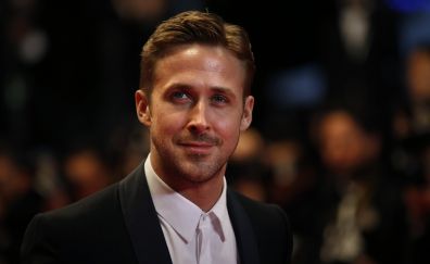 Ryan Gosling, famous actor, suit, smile
