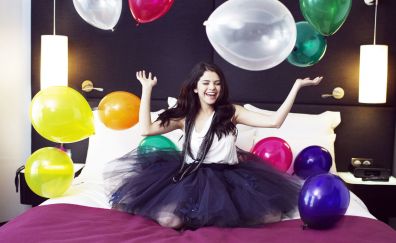 Selena gomez, fun, balloons