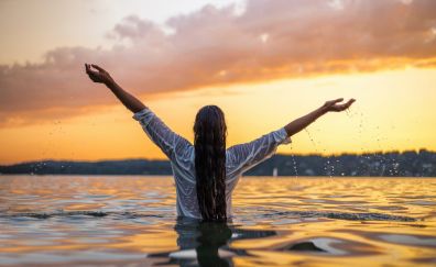 Outdoor, wet body, girl model, sunset, open arms