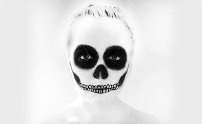 Man skull painting on face