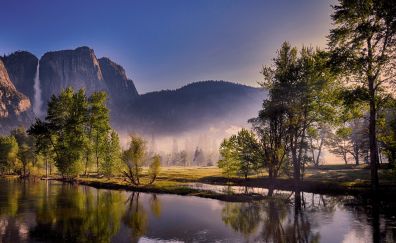 Beautiful lake, Yosemite National Park