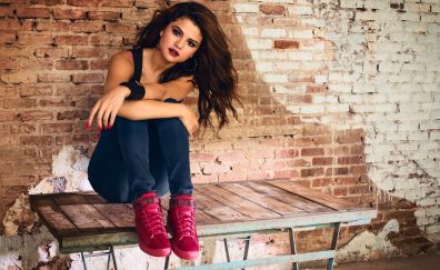 Singer, famous celebrity, Selena Gomez
