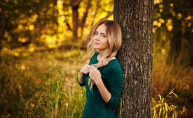 Girl, leaning to tree, smile, blonde, model