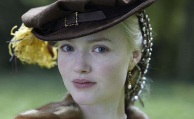 Holliday Grainger with hat