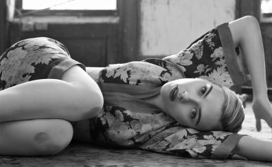 Scarlett Johansson, monochrome, lying down