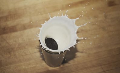Milk splashes