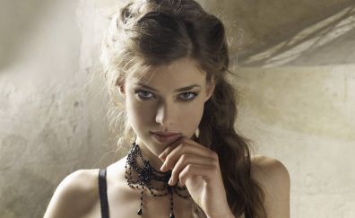 Hot Julia Saner model