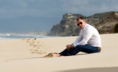 Daniel Craig in Flashbacks of a Fool, 2008 movie, beach, sand