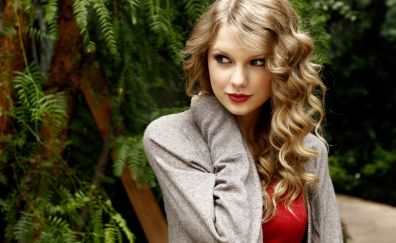 American Singer Taylor swift in garden, blonde hair